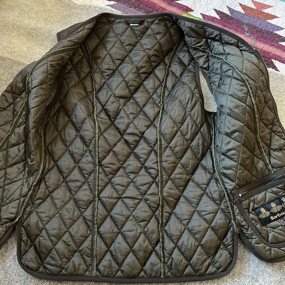Barbour Gilet Vest Sz 4 in Dark Olive. Classic! - Picture 8 of 12